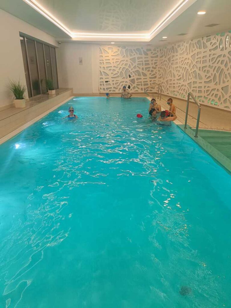Basen w Downtown Apartament Gdańsk